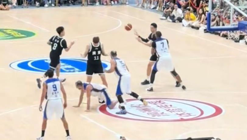 队长周鹏挺 队长周鹏挺